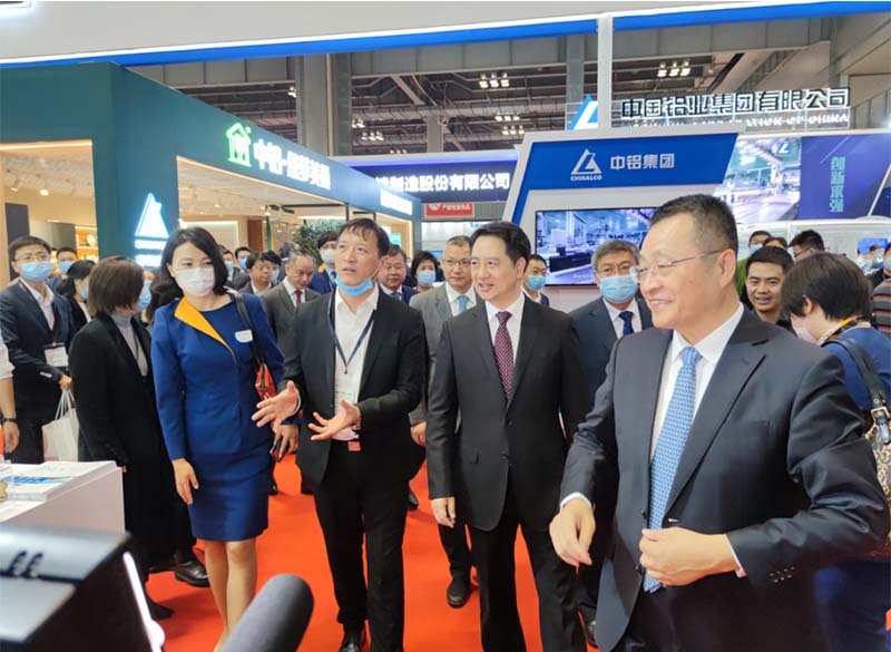 铝板厂家_全国政协常委、中国有色金属工业协会党委书记葛红林等领导到公司展位参观指导